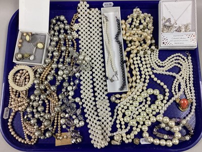 Lot 165 - A Mixed Lot of Assorted Imitation Pearl Bead...