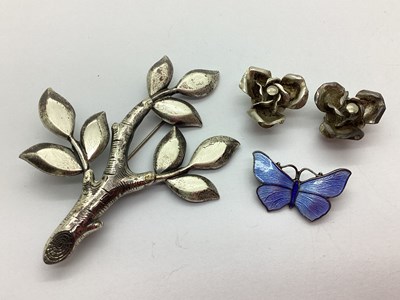 Lot 78 - A Leaf Spray Brooch, of textured and polished...