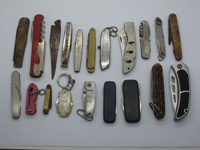 Lot 86 - Various modern knives in various conditions,...