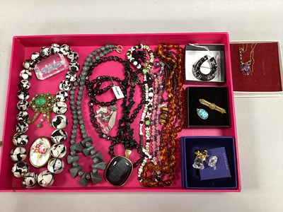 Lot 93 - An Assortment of Jewellery, to include antique...