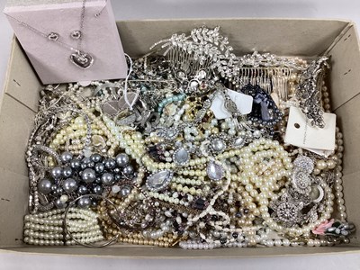 Lot 105 - An Assortment of Modern Costume Jewellery, to...