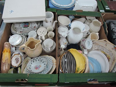 Lot 1101 - A collection of mixed ceramics to include...