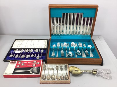 Lot 132 - Set of Twelve Albany Pattern EPNS Tespoons, in...