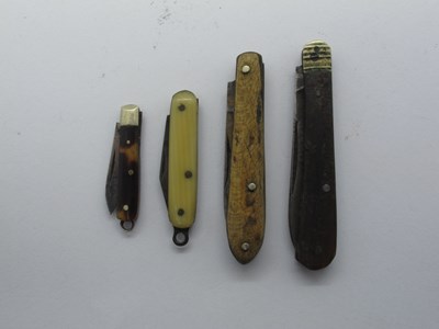 Lot 122 - Miniature pocket knives, turtle shell, two...