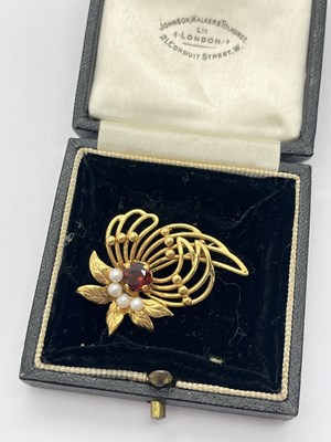 Lot 58 - A 9ct Gold Openwork Brooch, of abstract spray...