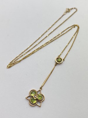 Lot 53 - An Edwardian Lavalier Necklace, peridot and...