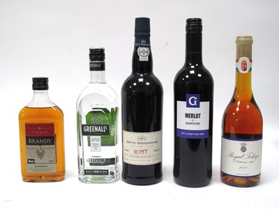 Lot 1402 - A Mixed Assortment of Wines & Spirits. (5)