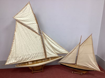 Lot 1321 - A Large Mid XX Century Pond Yacht, with wooden...