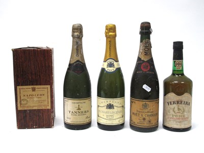 Lot 1399 - Champagne - Moet & Chandon Premier Cuvee,...