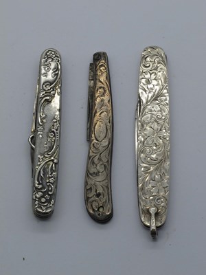 Lot 31 - Silver ladies pocket knife, two blades, button...