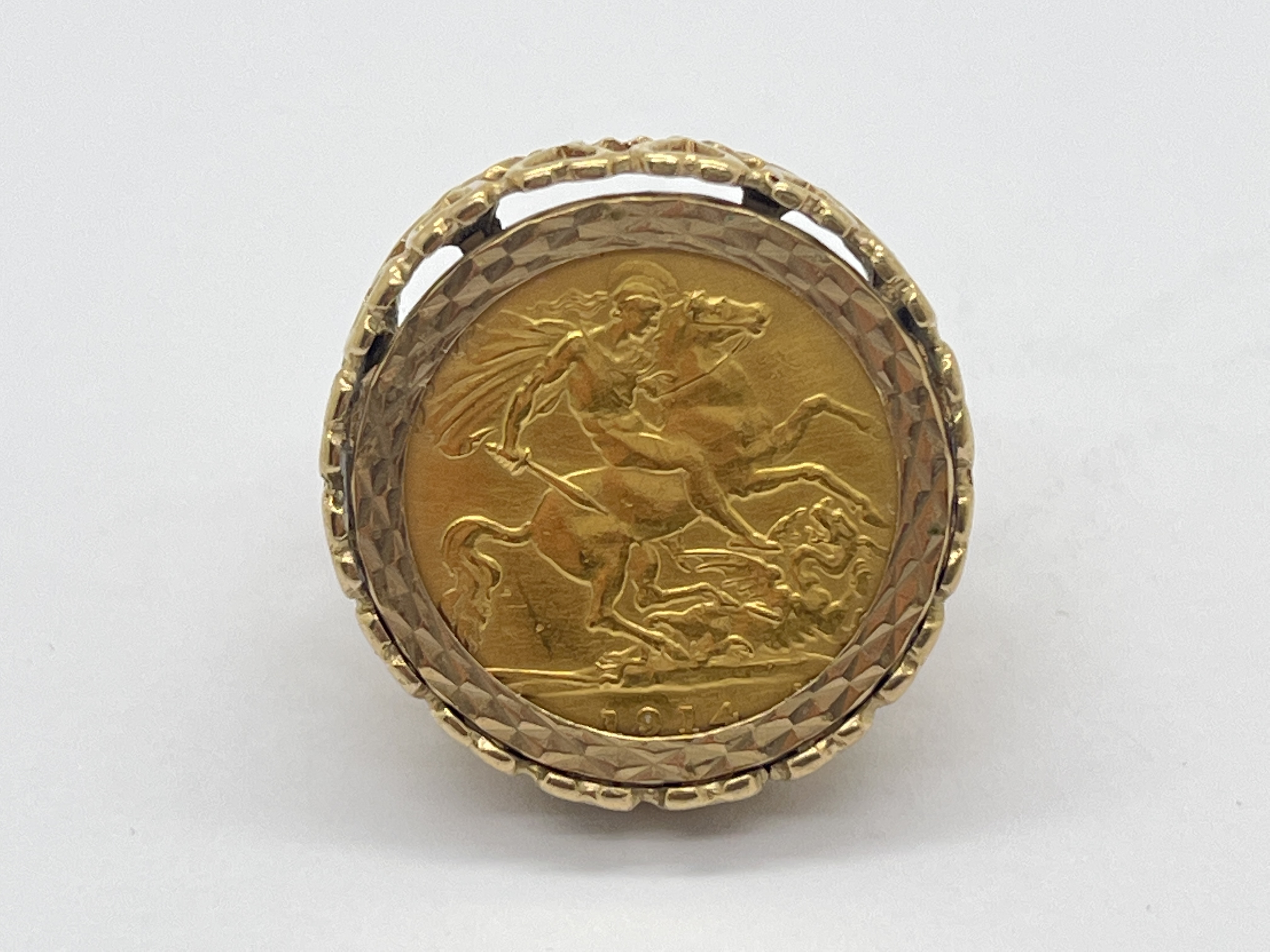 Lot 44 - A George V 1914 Half Soverign Ring, mounted