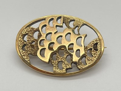 Lot 78 - A 9ct Gold Modernist Style Oval Brooch, of...