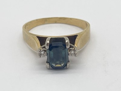 Lot 58 - A Diamond Set Dress Ring, the teal coloured...