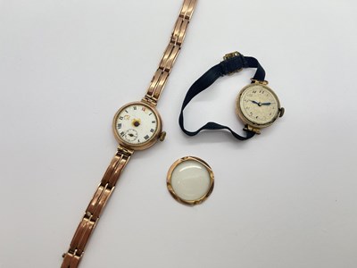 Lot 114 - A 9ct Gold Cased Wristwatch, the unsigned...