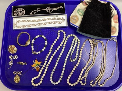 Lot 183 - Assorted Jewellery, to include an Art Nouveau...