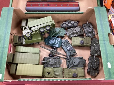 Lot 822 - A Quantity of Die-Cast and Plastic Military...