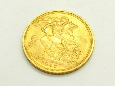 Lot 283 - Elizabeth II Sovereign, 1957.