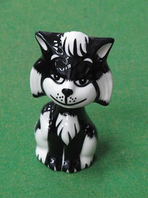 Lot 1321 - Lorna Bailey - Doza the Cat, 13cm high.