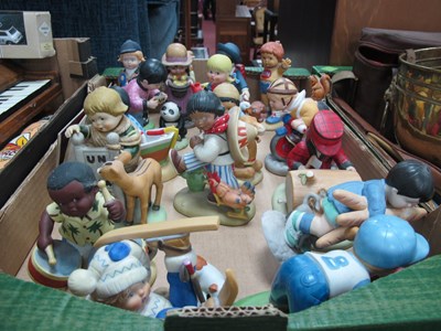 Lot 1053 - Franklin Mint The U.N.Children Porcelain...