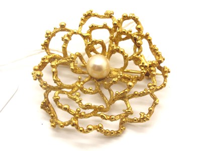 Lot 148 - An Abstract Flowerhead Brooch, of textured...