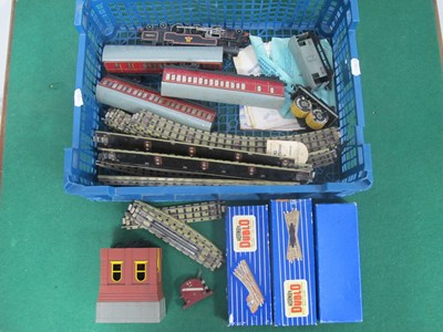 Lot 525 - A Quantity of Hornby Dublo Model Railway Items,...