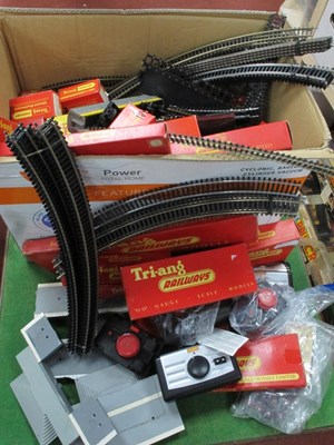 Lot 628 - A Good Quantity of 'OO' Gauge/4mm Triang Loose...