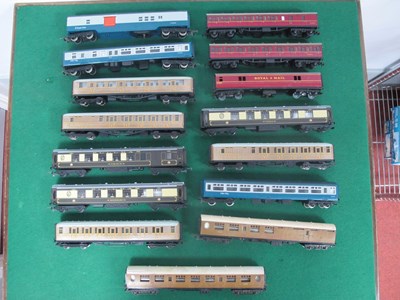 Lot 566 - Fifteen 'OO; Gauge/4mm Unboxed Coaches, mainly...