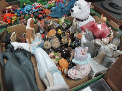 Lot 1057 - Lladro figurines to include Clown Sitting on...