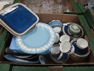 Lot 1102 - A Wedgwood part tea service in blue with gilt...