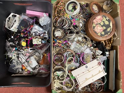 Lot 135 - A Large Quantity of Modern Costume Jewellery,...