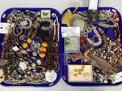 Lot 141 - Assorted Modern Costume Jewellery, in hues of...