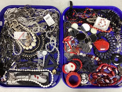 Lot 140 - Assorted Modern Costume Jewellery, in hues of...