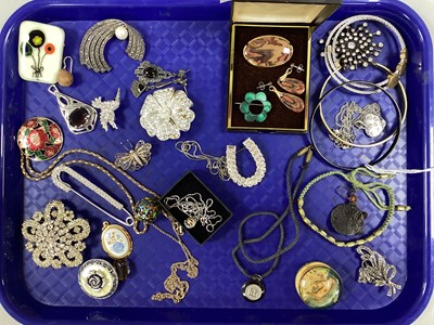 Lot 177 - Vintage and Later Costume Jewellery, including...