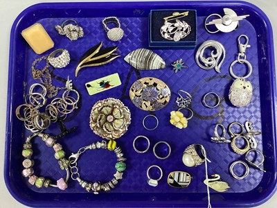 Lot 160 - An Assortment of Modern Jewellery, to include...