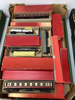 Lot 304 - Approximately Twenty Five Trix Twin Coaches /...