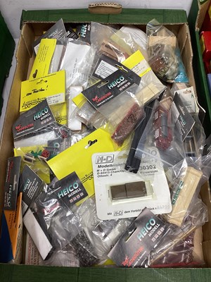 Lot 305 - A Quantity of OO/HO Gauge Wagon Loads, in...