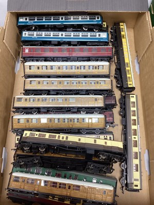 Lot 309 - Twenty Two OO Scale British Outline Eight...