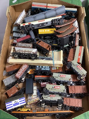 Lot 318 - Approximately Fifty OO Scale British Outline...