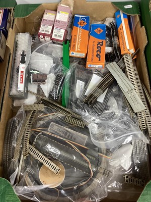 Lot 325 - Quantity of N Gauge Track, including turntable,...