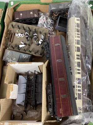 Lot 328 - A Quantity of O Gauge Rolling Stock and...