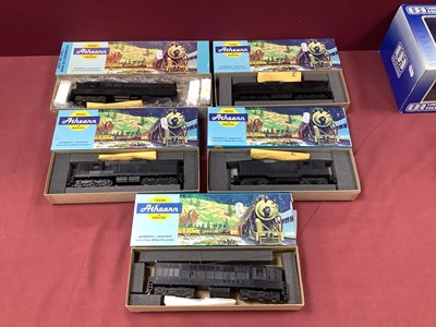 Lot 743 - Five 'HO' Gauge Boxed U.S.A Outline...