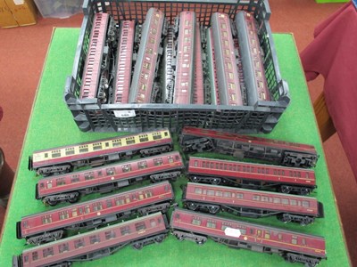 Lot 688 - Twenty 'OO' Gauge/4mm Unboxed MKI Coaches by...