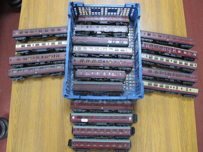 Lot 455 - Twenty 'OO' Gauge/4mm Unboxed MKI Coaches by...