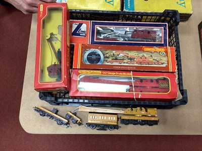 Lot 384 - A Selection of OO Gauge Operating Crane Wagons...