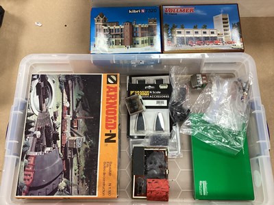 Lot 363 - A Quantity of N Gauge Accessories and Kits,...