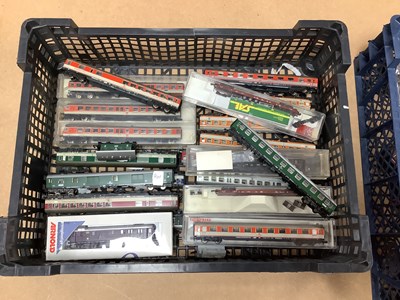 Lot 401 - Approximately Twenty Four Items of N Gauge...