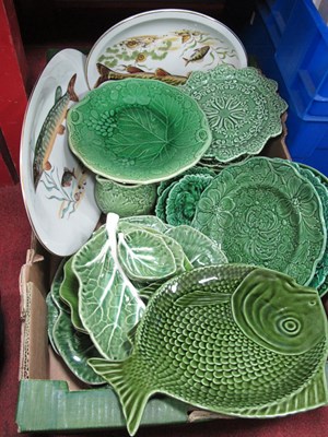 Lot 1087 - Cabbage Leaf Comport, plates, pin trays,...