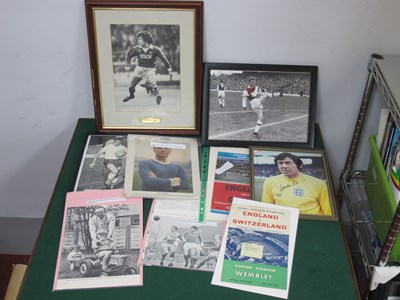 Lot 522 - England Player Autographs - Armfield, Banks,...