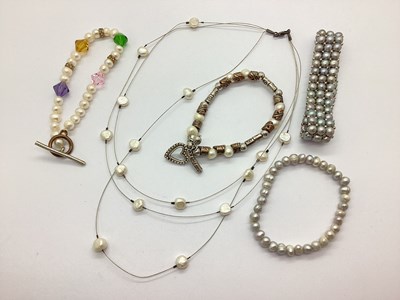 Lot 100 - A Small Collection of Freshwater Pearl Bead...