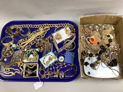 Lot 120 - Assorted Modern Costume Jewellery, including...